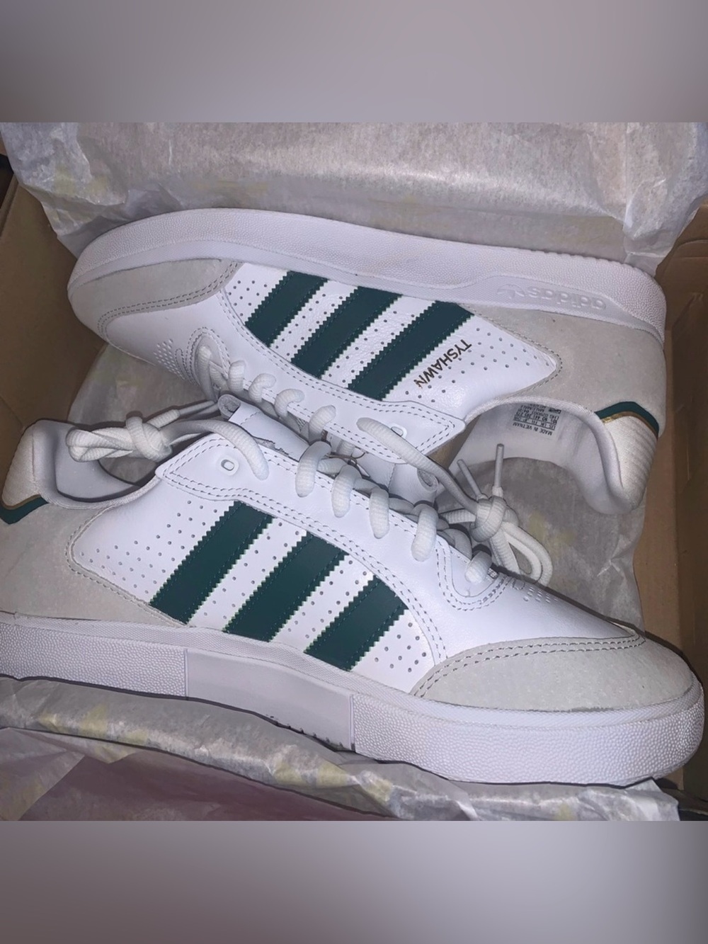 NEW Adidas Tyshawn Jones Low White Sneakers with Green Stripes Men’s US 10.5